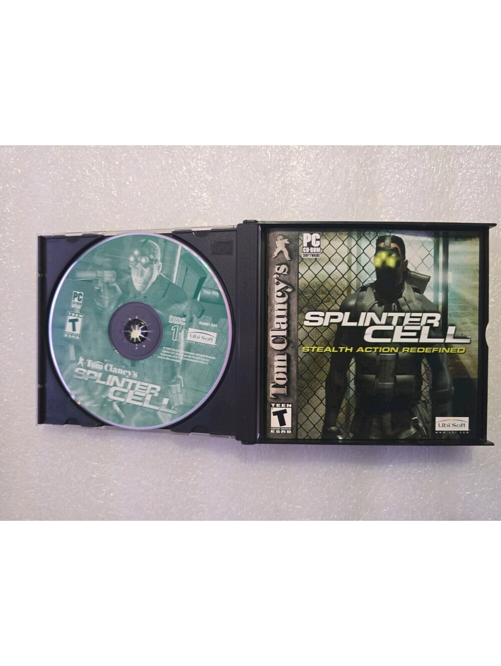 Tom Clancy's Splinter Cell Stealth Action Redefined CD-ROM w/ Manual PC
